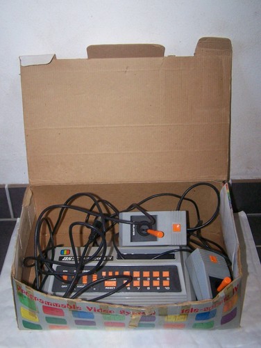Vecchia console giochi retrò - console,